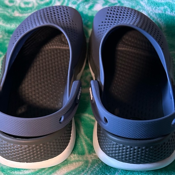 Unisex, LiteRide Crocs, Blue Women’s 6, Men’s 4 - Picture 2 of 4